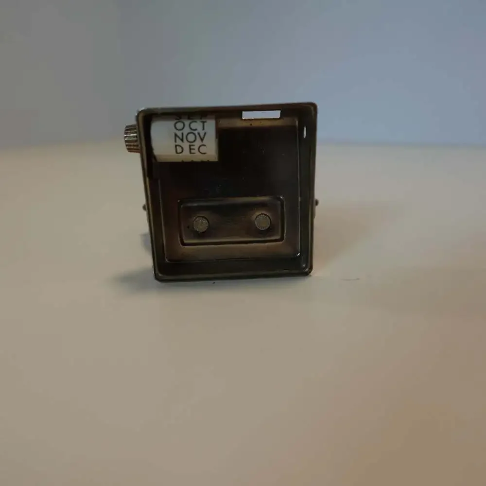 Vintage Metal Desktop Perpetual Flip Calendar with Desert  Cactus Scene (PARTS)